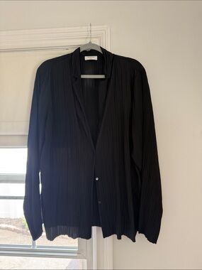 ARITZIA:BABATON-Black Pleated Dress Shirt - Classic Solid Black. Collared.